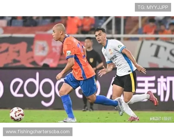 黄政宇因累积四张黄牌停赛缺阵广州队下轮迎战上海申花焦点战